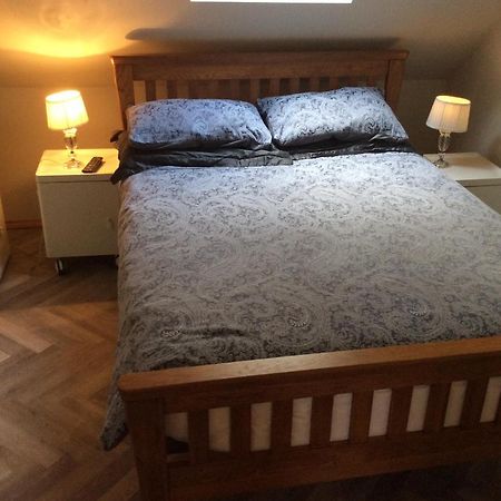 סטון 2 Bedroom Furnished Apartment In A Rural Position מראה חיצוני תמונה