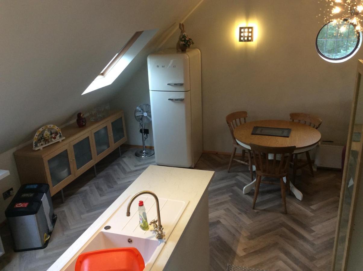 סטון 2 Bedroom Furnished Apartment In A Rural Position מראה חיצוני תמונה