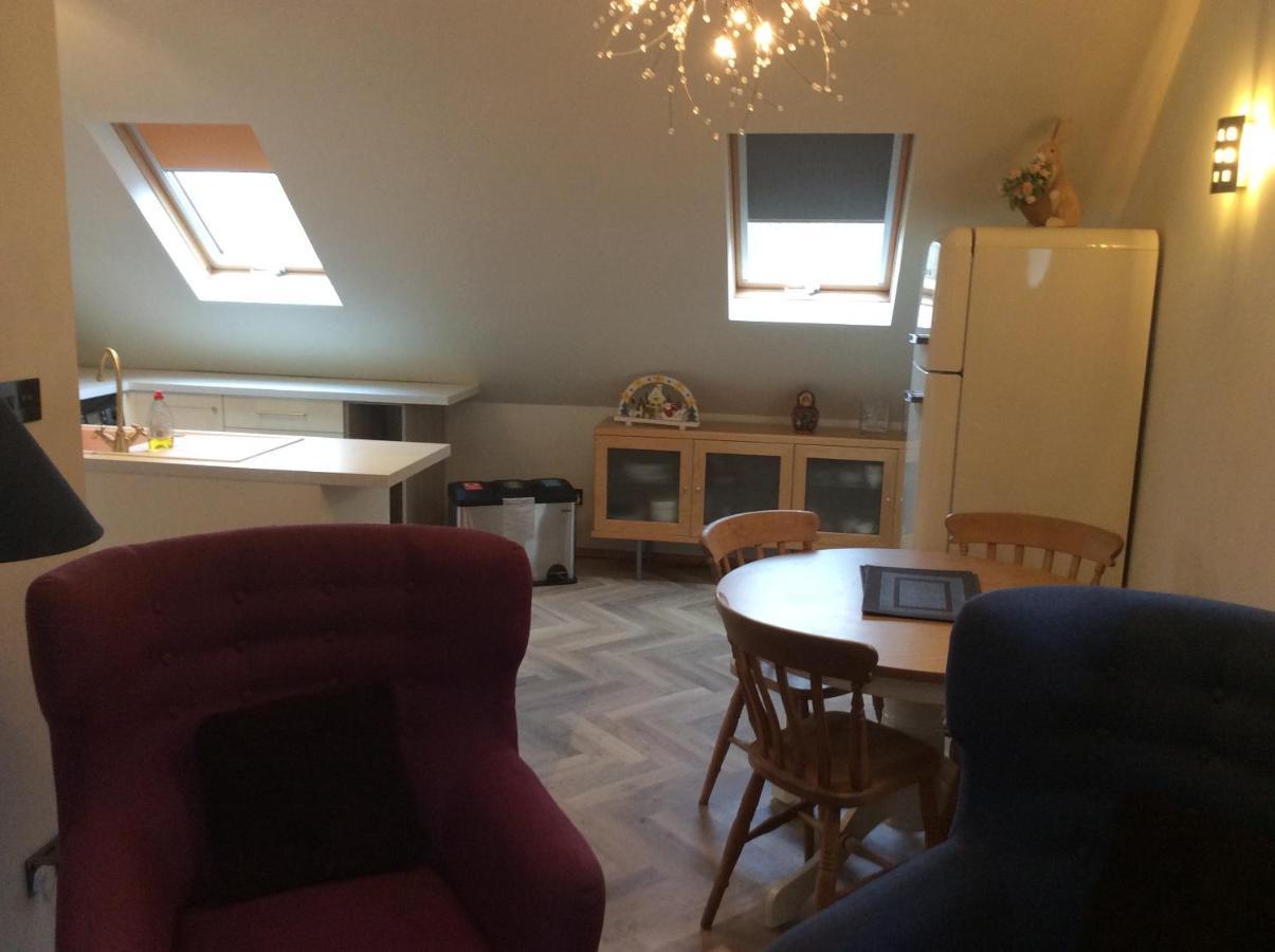 סטון 2 Bedroom Furnished Apartment In A Rural Position מראה חיצוני תמונה